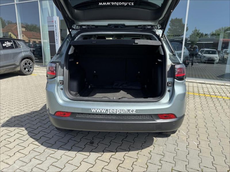 Jeep Compass 1,5 130k Upland  e-Hybrid - fotka 6 z 14