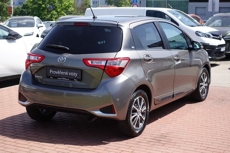 Toyota Yaris ZLEVNĚ 1.5 Dual VVT-i 6M/T Act - fotka 4 z 28