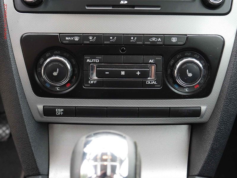 Škoda Octavia (2009) 2.0 TDi, ČR, servis.kniha - fotka 13 z 18