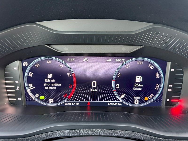 Škoda Karoq (2023) 1.5 TSI 110kW DSG Style - fotka 14 z 35