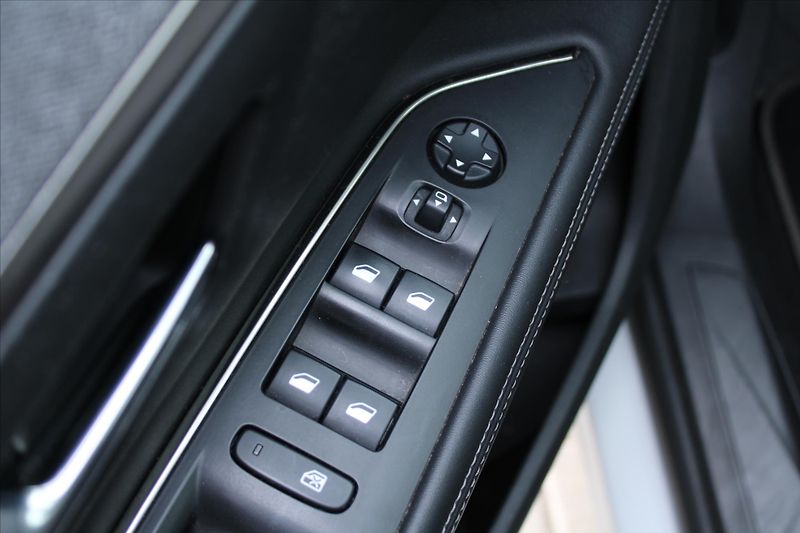 Peugeot 5008 1.6i 133kW ALLURE 1.MAJITEL ČR - fotka 27 z 28