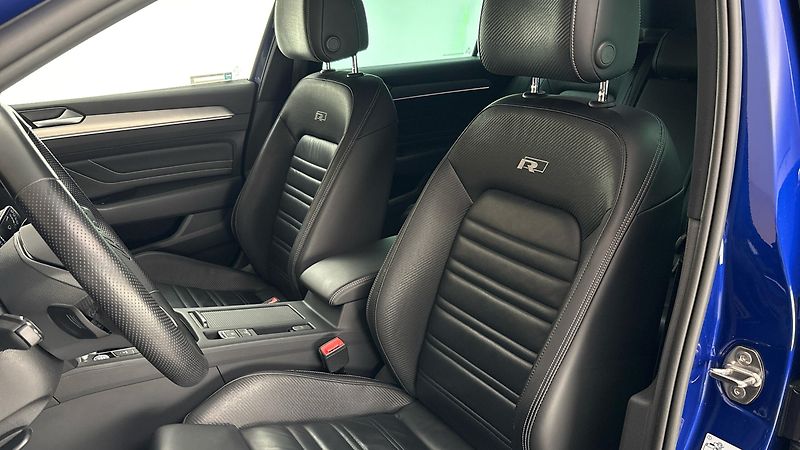 Volkswagen Passat 2.0 TDI DSG 4MOTION R-Line Var - fotka 15 z 29