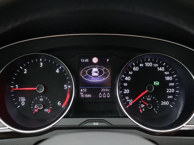 Volkswagen Passat 2,0 110kW BMT DSG Business Var - fotka 19 z 37