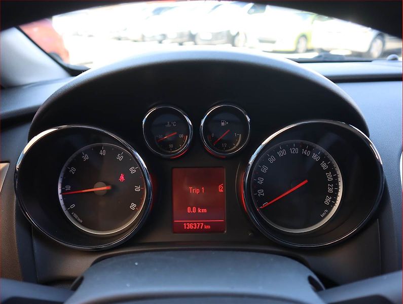 Opel Astra (2012) 1.4 T, Tempomat - fotka 11 z 15