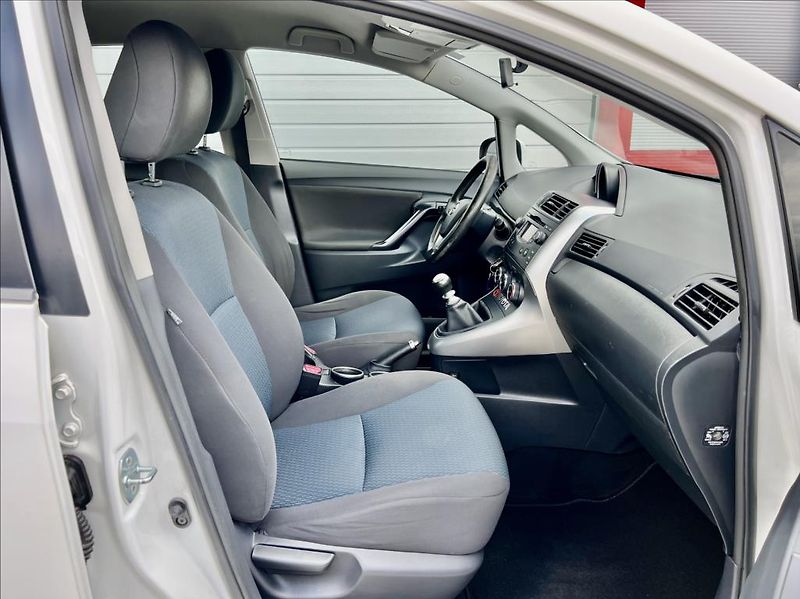 Toyota Verso 1,6 D-4D KLIMA - fotka 19 z 36