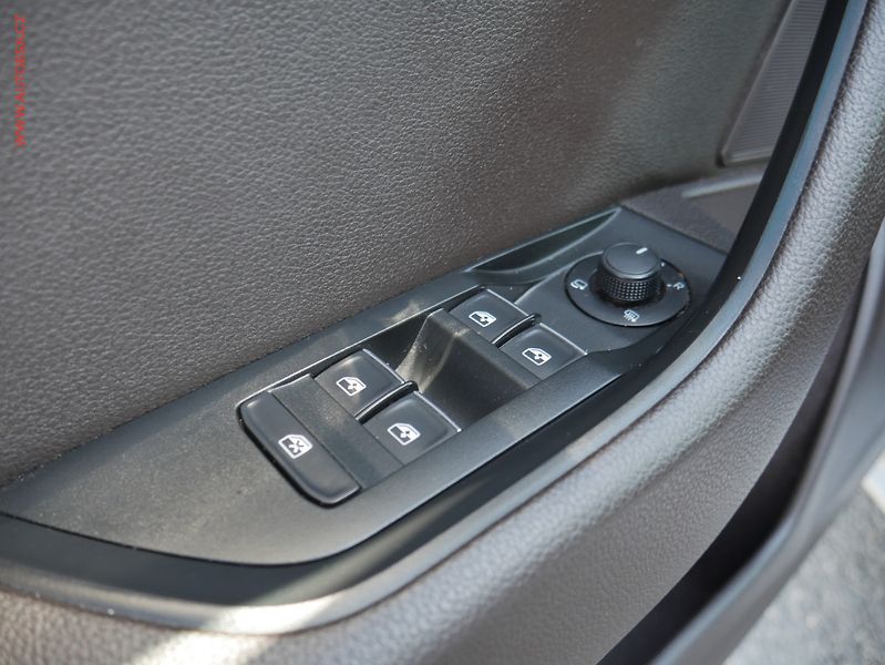 Škoda Superb (2016) 2.0 TDI, ČR, L&K, DSG - fotka 18 z 29