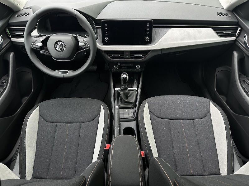 Škoda Scala First Edition 1.0TSi 85kW DSG - fotka 38 z 44