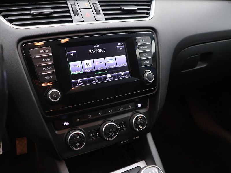 Škoda Octavia 1,4 TSI 103kW Elegance Xenon - fotka 17 z 29