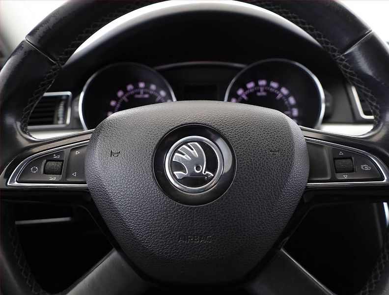 Škoda Superb (2013) Ambition 2.0 TDI, Serv.kniha - fotka 8 z 18