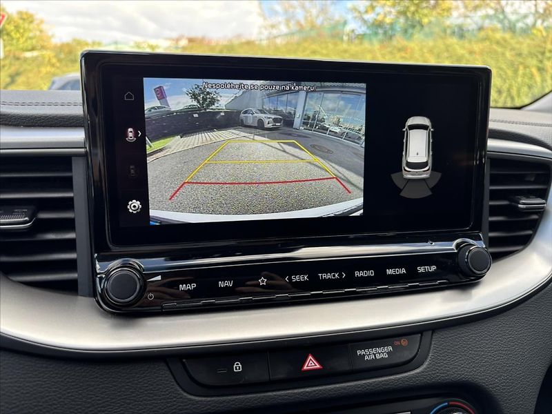 Kia Ceed 1,5 TGDi TOP ZÁRUKA KAMERA - fotka 17 z 40