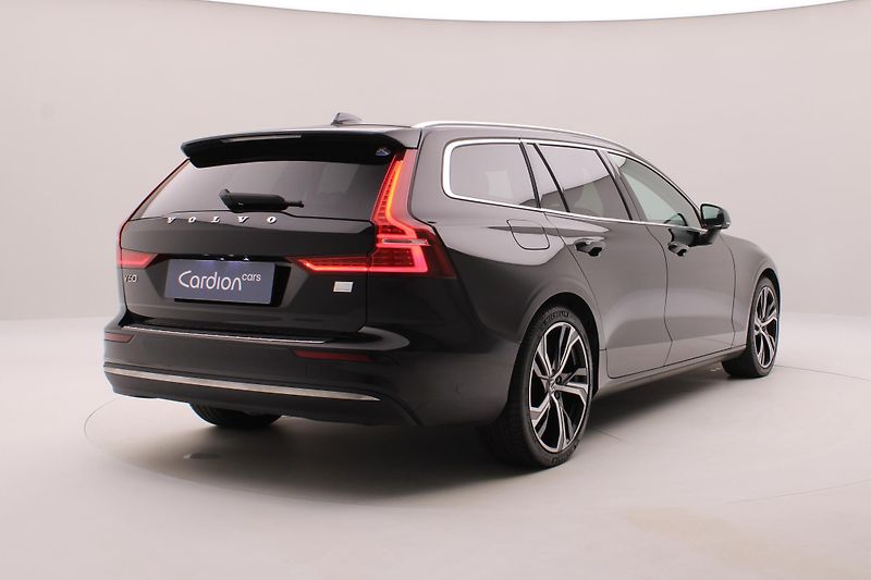 Volvo V60 T6 AWD RECHARGE CORE - fotka 12 z 45