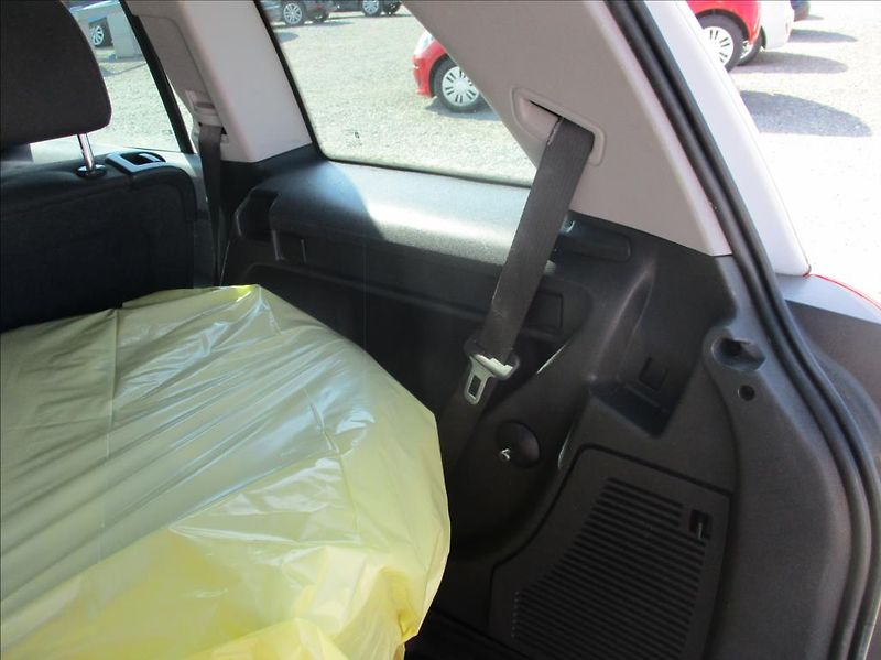 Opel Zafira 2,2 i, klima,serv.kn,7míst, - fotka 11 z 32