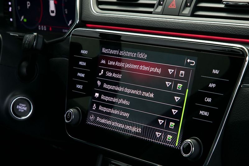 Škoda Superb 2.0TDI 110kW DSG Tažné Webasto - fotka 29 z 37