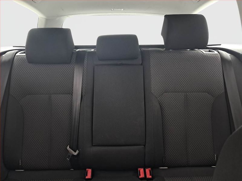 Volkswagen Passat (2011) 2.0 TDI, Navi, Vyhř. sedaček - fotka 10 z 15