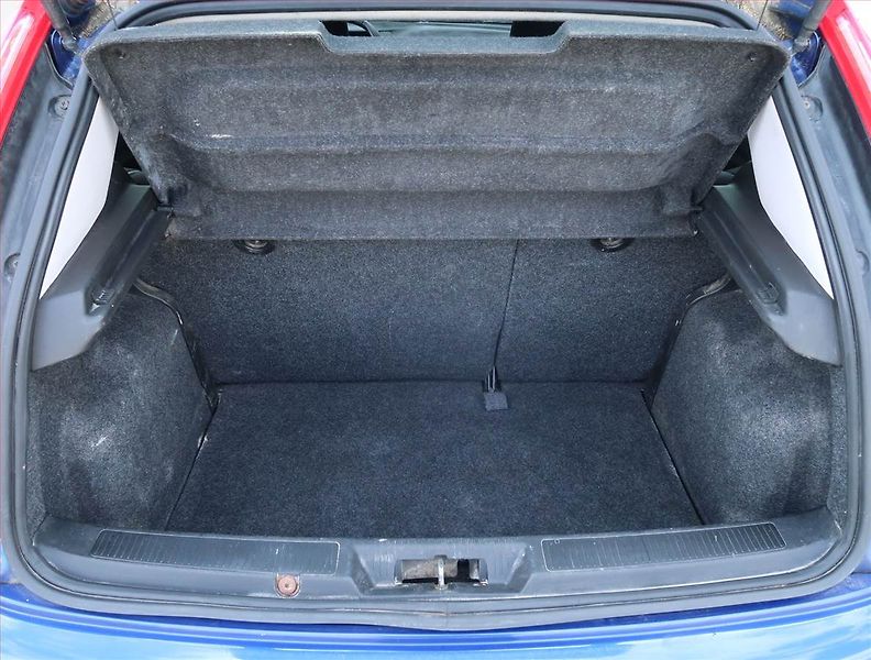Fiat Punto (2007) 1.4, po STK, rezervace - fotka 14 z 14