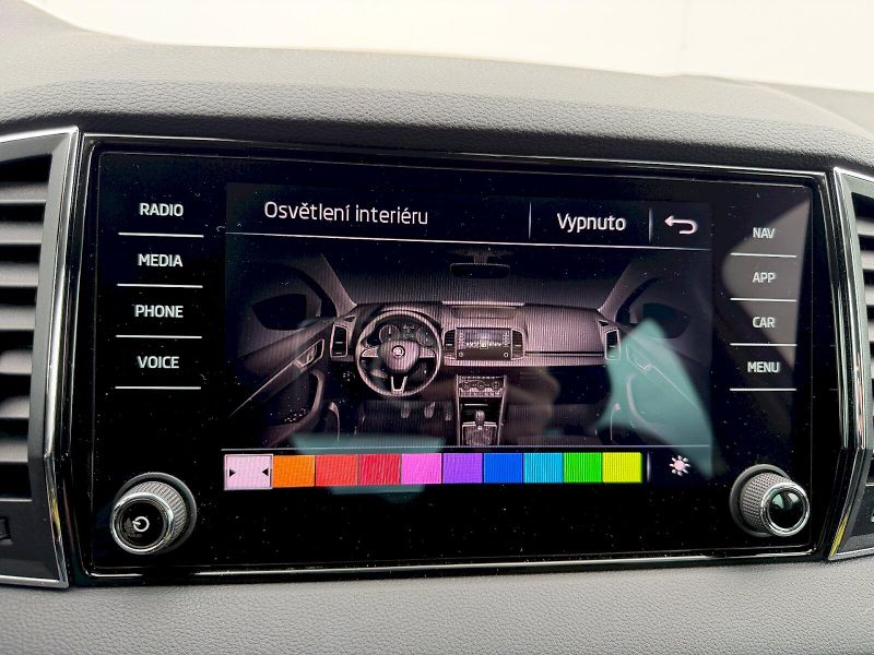 Škoda Karoq (2019) 2.0 TDI 110kW 4x4 Style ACC Si - fotka 24 z 35