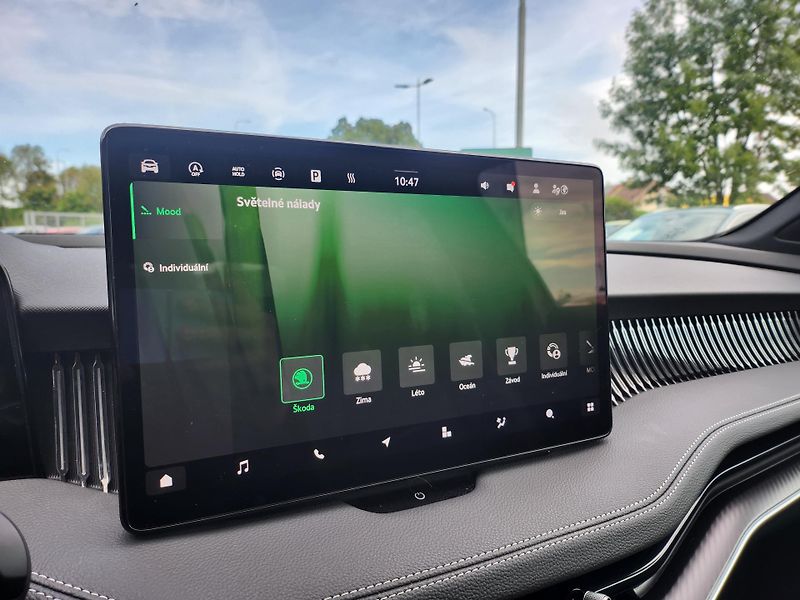 Škoda Superb Sportline 2.0 TDI 110kw DSG - fotka 21 z 30