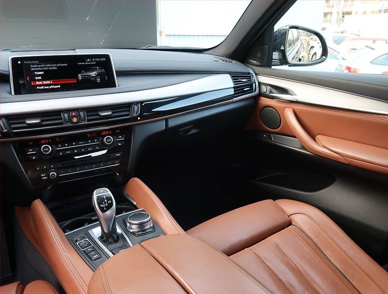 BMW X6 (2018) M Paket xDrive30d - fotka 8 z 23