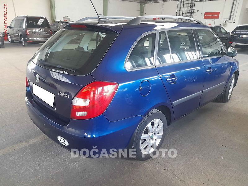 Škoda Fabia (2012) 1.2 tsi, ČR, autoAC - fotka 2 z 3