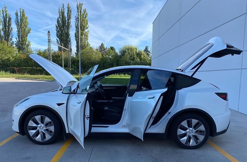 Tesla Model Y (2023) Long Range, tažné, 47 tis km - fotka 4 z 22