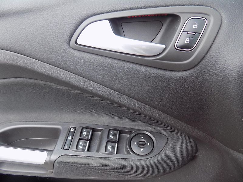 Ford C-MAX 2,0 TDCI 110 KW TITANIUM NAVI - fotka 35 z 39
