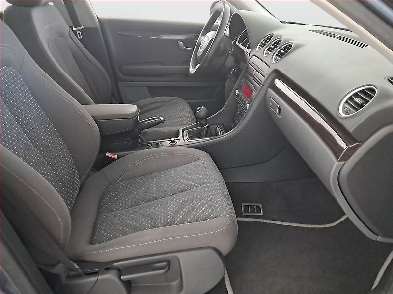 Seat Exeo (2009) 2.0 TDI, nová STK - fotka 9 z 15