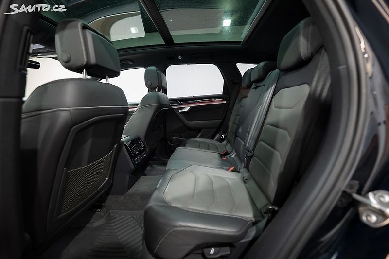 Volkswagen Touareg R-Line 3.0 TDI 210 kW - fotka 10 z 50