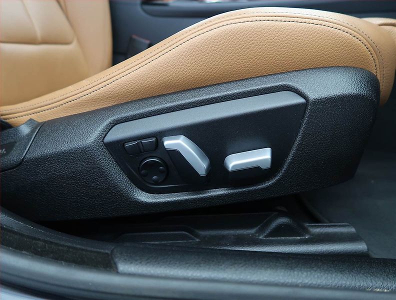 BMW Řada 4 (2018) 440i xDrive - fotka 23 z 26