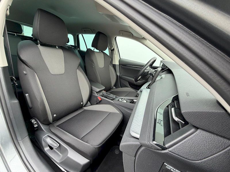 Škoda Octavia (2023) Combi 2.0 TDI 110kW DSG Tour - fotka 29 z 35