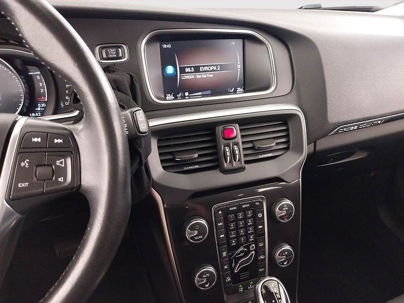 Volvo V40 (2019) 2.0 D3, Automat, Serv.kniha - fotka 12 z 21