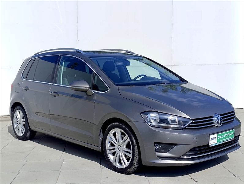 Volkswagen Golf Sportsvan 1,6 TDi DSG Navigace Tempomat - fotka 4 z 35