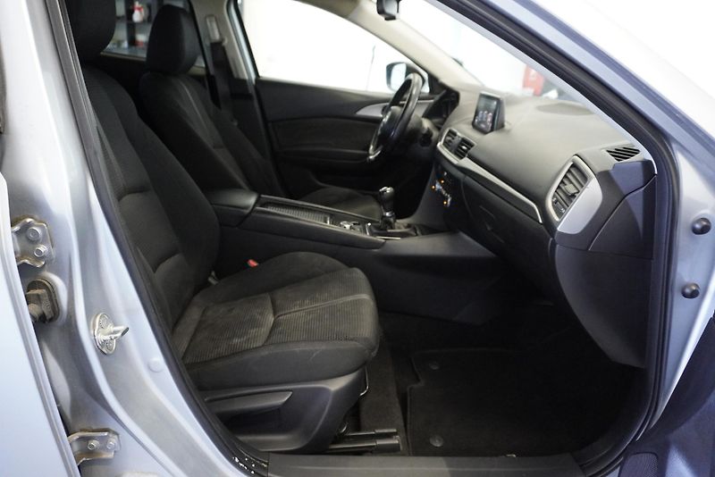 Mazda 3 2,0I SKYACTIV-G - fotka 23 z 25