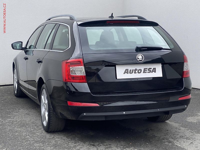 Škoda Octavia (2013) 1.6 TDi, Elegance, xenon - fotka 6 z 17