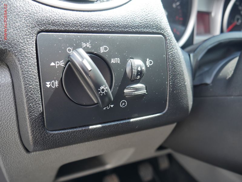 Ford Focus (2009) 2.0i, AC, park.asist - fotka 12 z 17