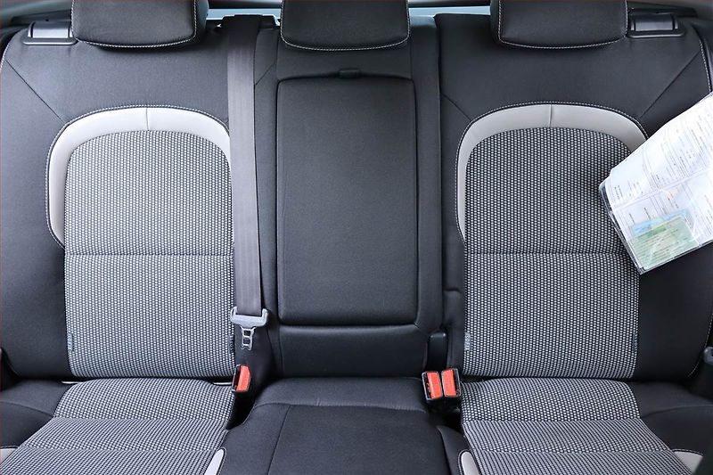 Kia Ceed (2017) Silver 1.6 GDI, Navi, Tempomat - fotka 10 z 23