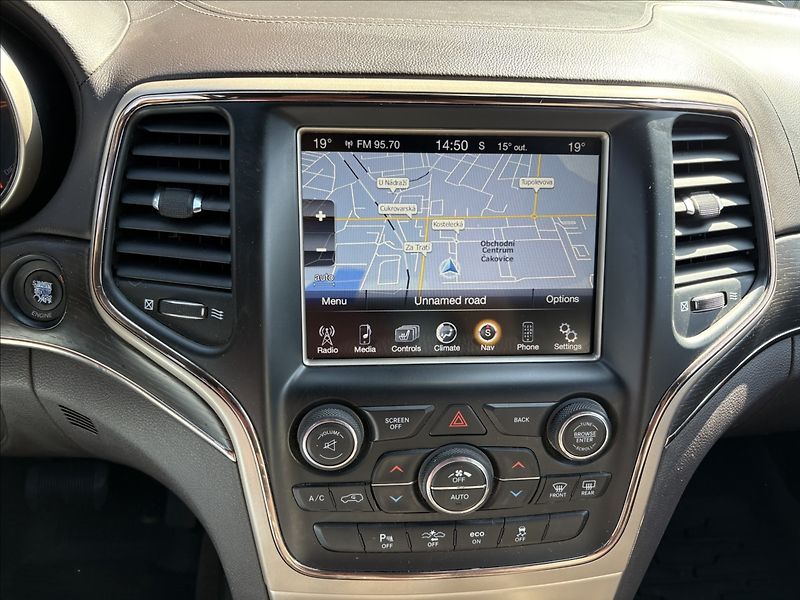 Jeep Grand Cherokee 3,0 CRD 184KW SUMMIT ČR.1.MAJ. - fotka 11 z 38