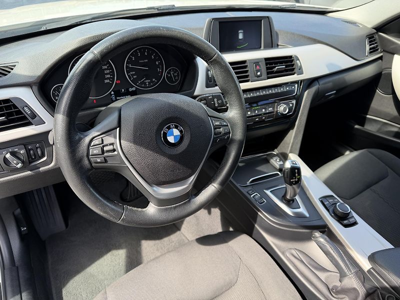 BMW Řada 3 (2018) 318i 100 kw / automat - fotka 13 z 17