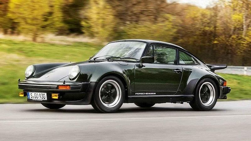 Porsche 911 Turbo z Lego kostek v životní velikosti.