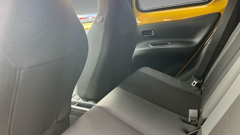 Toyota Aygo 1,5 Hybrid e-CVT GR Sport + 5 - fotka 7 z 8