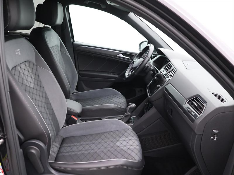 Volkswagen Tiguan 1,4 TSI PHEV 180kW R-Line DPH - fotka 13 z 33