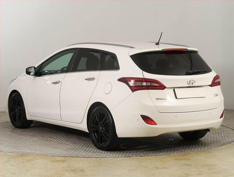 Hyundai i30 (2014) 1.6 CRDi, nová STK - fotka 4 z 17