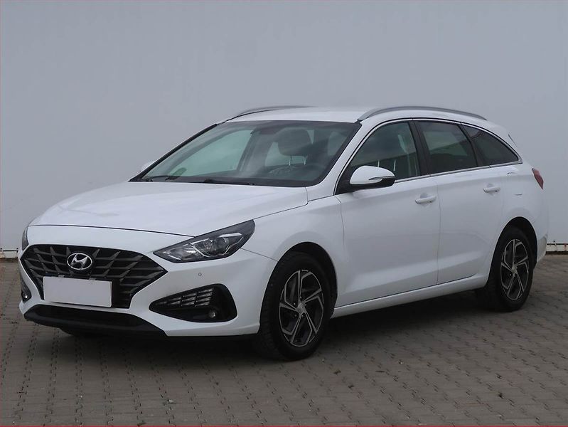 Hyundai i30 (2021) Family 1.5 DPI, Serv.kniha - fotka 2 z 16