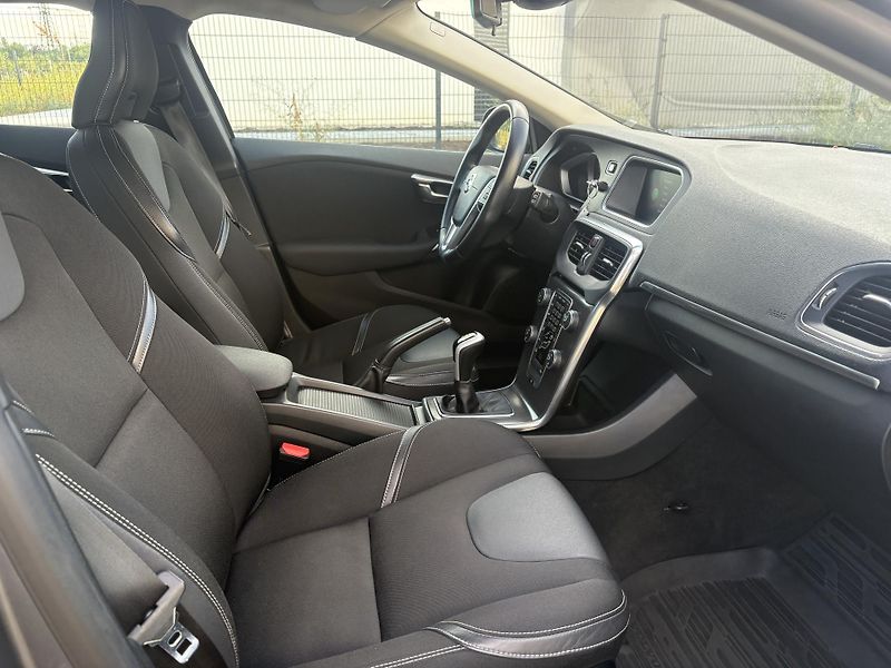 Volvo V40 (2015) D2 MOMENTUM 2.0l TDi - Servis - fotka 15 z 20