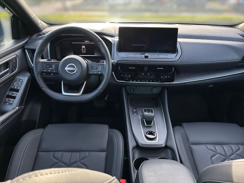 Nissan Qashqai 1,3 MHEV X-T Tekna 4WD - fotka 9 z 11
