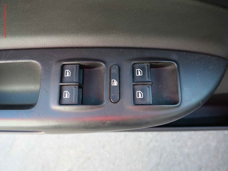 Škoda Octavia (2006) 2.0 FSi, RS - fotka 12 z 17