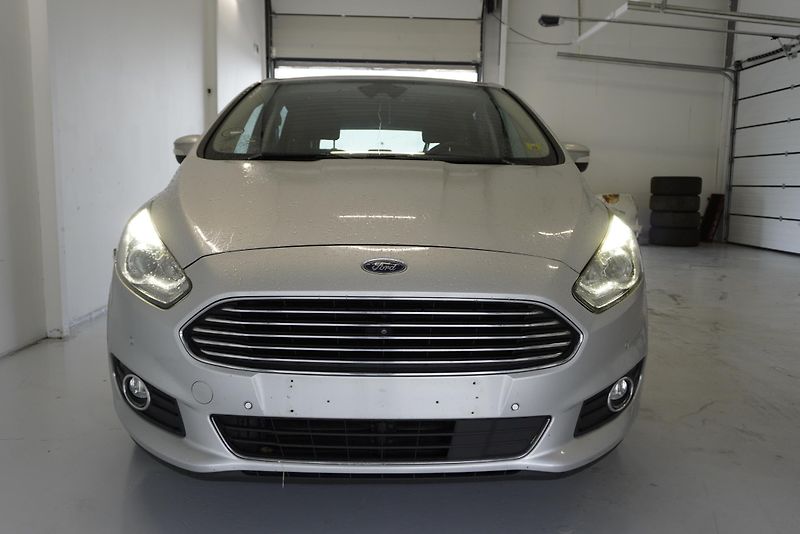 Ford S-MAX 2.0 TDCi TITANIUM 4X4 7 MÍST - fotka 2 z 32