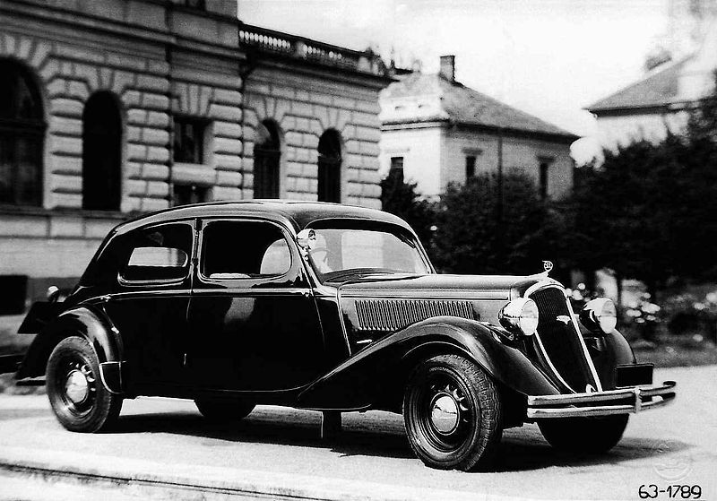 Škoda Favorit a Škoda Superb.