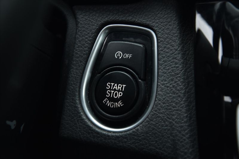 BMW Řada 3 320i xDrive 135kW MPAKET ČR - fotka 23 z 27