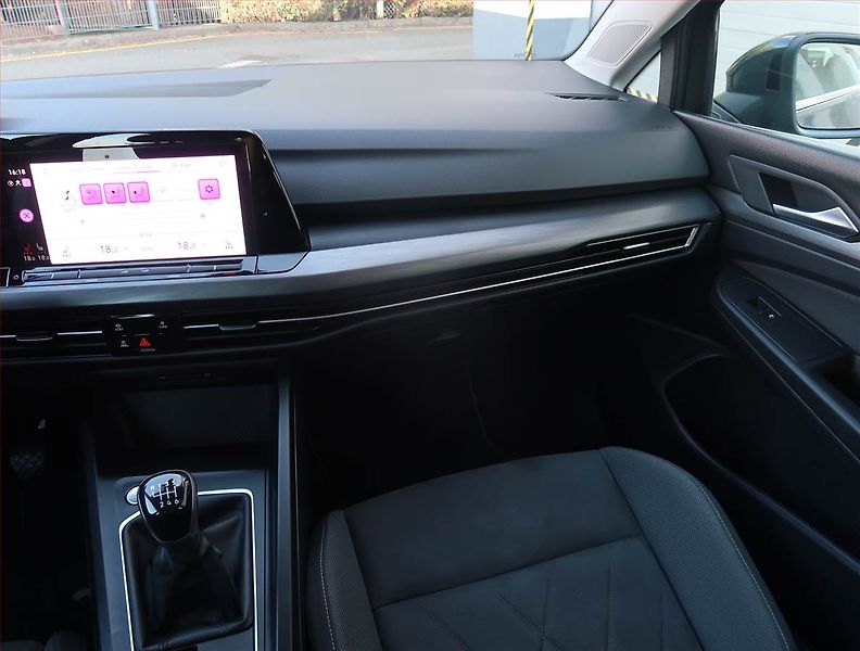 Volkswagen Golf (2021) Style 1.5 TSI, ČR,1.maj - fotka 8 z 19