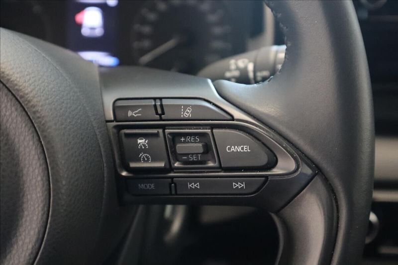 Toyota Yaris 1,5  HYBRID - fotka 17 z 23